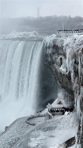 Niagara Falls #niagarafalls #ontario #waterfalls #frozen #hiking | niagara falls