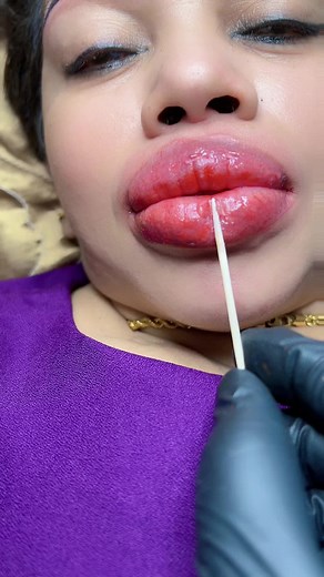 Lip Application Tutorial: Perfecting Your Makeup Technique