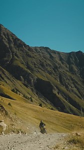 On franchit le col du Parpaillon ! La première journée du Alpes Aventure Motofestival 2023 a été synonyme de randonnée off-road pour les clients V-Strom. Accompagné par Greg Loaëc le groupe a gravi le col du Parpaillon et ses paysages à couper le souffle, avant de rejoindre le lac de Serre-Ponçon par les pistes de la région. #AAMF | Alpes Aventure Motofestival | Suzuki Moto France