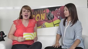 Es ist zwar noch ein Jahr hin, aber die kommende Comic Con Germany ist schon jetzt in aller Munde. Ihr wollt erfahren, was euch auf der Con alles erwartet? Messereporterin Kathy hat sich Sina, die Betreuerin des Projekts in unserem Hause, geschnappt und ein paar Fragen zum Rahmenprogramm gestellt. Sina, in der Szene besser bekannt als Aigue-Marine Cosplay, erzählt euch außerdem ein bisschen was über ihr Hobby Cosplay. Viel Spaß beim Anschauen! | Messe Stuttgart