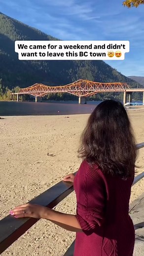 Save this for your Nelson, BC itinerary ✨ Follow us for more BC travel gems & weekend getaway ideas 💕 Nelson, BC is one of those towns that steals your heart. Give yourself at least 2–3 days to truly experience its magic ♥️ 🌅 Gyro Park – Start your morning with panoramic views of Nelson and the Kootenay River. So peaceful and beautiful. 🌉 Big Orange Bridge (BOB) – Walk or drive across this iconic bridge and take in the scenery. 💦 Cottonwood Falls – A calming waterfall escape right in town. N