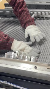 أظهر لك كيفية صنع نواة مشعاع مثالية ✅ جميع المشعات مصنوعة من مواد مركبة أوروبية، مما يجعل النواة أخف وزنا ولكنها أكثر متانة، مما يوفر أفضل ضمان خدمة لتبديد حرارة السيارة. @精选 137 2483 8982 #radiatorservice #radiatorservice #WhatsApp #radiator #condenser #cores #tanks | Aurora Logern Radiators