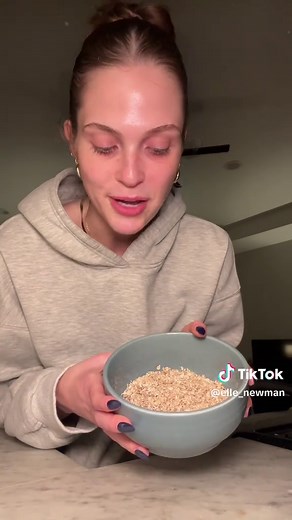 Quick and Easy Healthy Microwave Oatmeal Recipe
