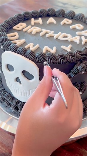 64K views · 1.5K reactions | Long edit of this skull birthday cake order #fblifestyle #fyp #birthday #asmr | Jonahs Got Cake | Facebook