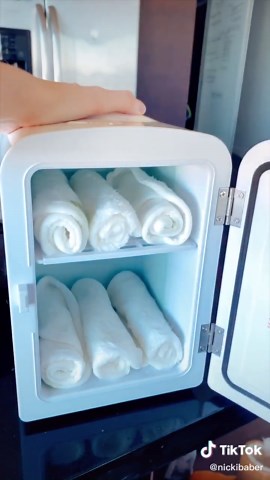 DIY: How to Make Refreshing Cold Mint Towels at Home
