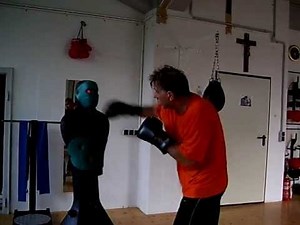 Boxen Schnelligkeit am Dummy mit Licht