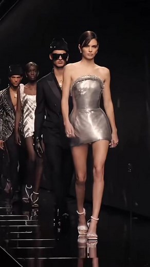 Kendall Jenner on the Versace Fall/Winter 2020 Runway