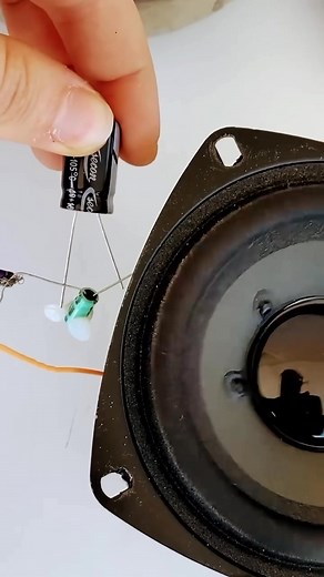 567K views · 6.1K reactions | What if we add 2200uf Capacitor with speaker #fblifestyle | DJ Erick MadLife | Facebook