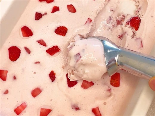 1分钟教会你在家做草莓gelato冰淇淋！好吃疯！
