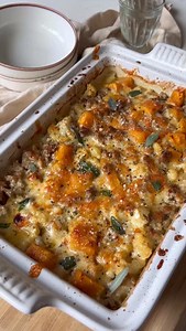 Butternut Squash Italian Sausage Casserole. Like the warmest winter hug in a bowl 🤗 layers of nourishing veggies, savory sausage, and melty cheese. This is one of my favorite recipes on the blog, and one of the most recreated recipes by you all! For the vegetables: 3 cups cubed butternut squash 2 cups cauliflower florets 1 large shallot, thinly sliced (about 1/3 cup) 2 tbsp olive oil 1 tsp Italian seasoning Salt and pepper, to taste For the white wine sauce: 1.5–2 lbs ground Italian sausage 1 c
