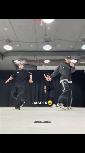 GMM THEE V artist is never normal😅😂 #JASPER #ppnaravit #aou_tnbknr #santapp #gmmtv #shorts