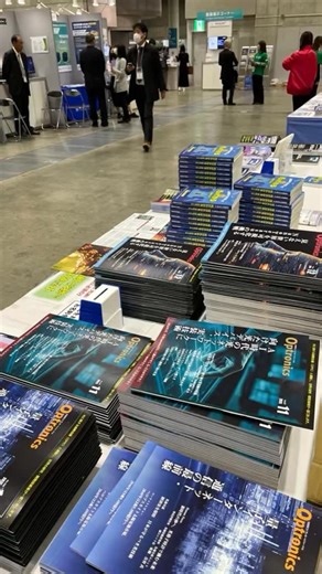 株式会社 オプトロニクス社 / 光技術の最新情報をお届け！ on Instagram: ". 本日（12月3日）、パシフィコ横浜にて開幕しました「 #国際画像機器展2025 」に、 #オプトロニクス社 も出展しております。 オプトロニクス社のブース【M-5】では、今月10日発売の最新号「 #月刊OPTRONICS12月号 」を、来場された皆さまにいち早く無料配布しているほか、光業界唯一のラジオ番組「 #サイラジ 光の未来探検」が1冊の本になった「 #光がわかる読むラジオ 」もお配りしています。 会期は5日まで。 ぜひお越しください。 #国際画像機器展 #オプトロニクス #月刊Optronics2025年12月号 #光がわかる #読むラジオ"