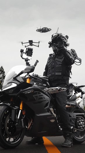 144K views · 1.7K reactions | ️⚡️Tried gesture control on Neo 2 yet? Put on the helmet and control your #Neo2 with one hand. 駱 When paired with the RC-N3, it gets up to 10 km of video transmission—small body, big power. : jiale #dji #DJINeo2 #HeadTracking #FPVDrone #TechVibes #DJI #motorcycle | DJI | Facebook