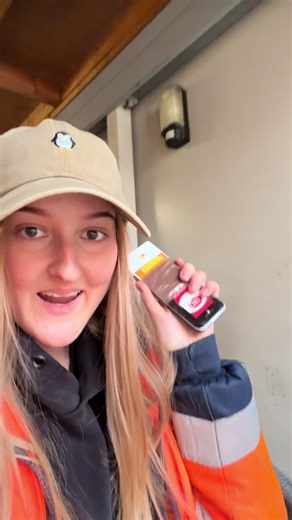 GOT LUCKY the queue literally disappeared by the time I was getting on BAY :) #treanding #fyp #watch #trucking #back @volvotrucks