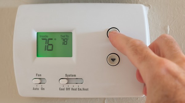 Where do you set the thermostat during summer? Here's what the feds say you should do