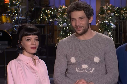 'SNL' recap: Josh O'Connor kisses multiple cast members in hosting debut