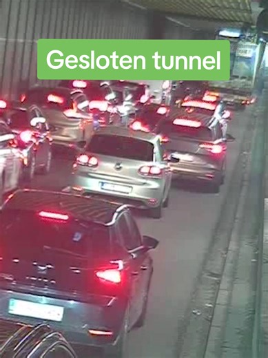 Wist je dat vrachtwagens niet door de tunnels mogen rijden? Door hun hoogte kunnen ze het plafond raken en de technische installaties beschadigen. Het resultaat: de tunnel wordt gesloten en het verkeer vertraagt. In 2025 waren er meer dan 450 vrachtwagens die een tunnel inreden 😱 ❌ Je denkt misschien: