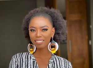 Lira makes triumphant return to the stage after suffering stroke