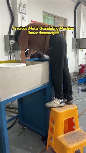 Gold & Silver Granulating Machine。Assembly in progress. Every detail is controlled for top quality.
