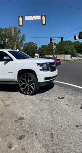 Custom Tahoe on 30-Inch Snowflakes | Lifted Tahoe Showcase