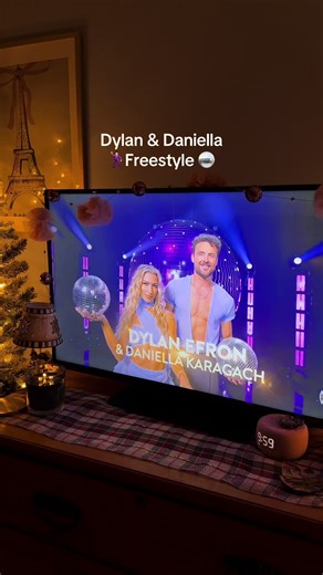 his sweet little sister crying 🥲 #fyp #dylanefron #dwts @Dancing with the Stars #DWTS