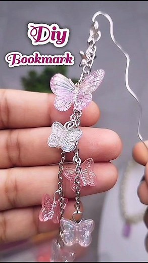DIY Butterfly Bookmark 🦋✨ | Prettier Than the Books 😍📖