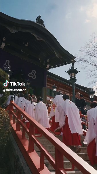 寅のお寺 📍信貴山朝護孫子寺/奈良県生駒郡平群町信貴山 信貴山朝護孫子寺の虎祭は、毎年行われる伝統的な祭りです。この祭りは、信貴山にある朝護孫子寺の重要な行事の一つで、虎をテーマにした様々なイベントや儀式が行われます。祭りの期間中、参拝者は多くの出店や催し物を楽しむことができ、地域の文化や風習を体験する良い機会となります。 #信貴山朝護孫子寺 #寅祭 #和太鼓いかるが #Nara #奈良 #Shigisan #Chogosonshinji #ToraMatsuri #Tradition #Festival