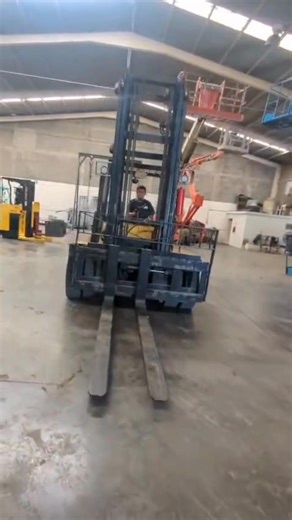 ¡Poder que levanta tu negocio! Nuestro montacargas de 15,000 libras está listo para mover cargas pesadas sin esfuerzo. ✅ Potencia y estabilidad garantizada ✅ Ideal para industria pesada 📍 Disponible en Aerolift Monterrey 📞 Comunicate por Whatsapp 81-8025-2712 ¡Cotiza hoy y lleva tu operación al siguiente nivel! | AeroLift Rentals