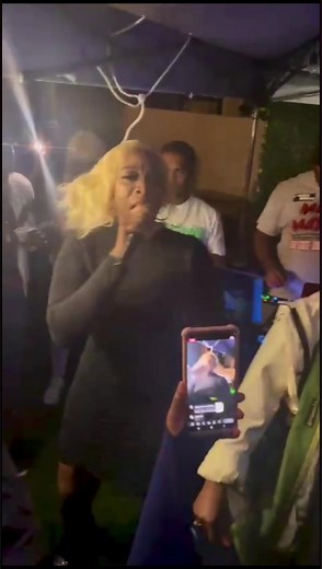 I am Macka Diamond 💎😍 - Event and crowd was amazing last night in New York! Thanks for the continual love and great times my #Diamonds💎 😍😍😍😍 #DoneaReady #Dancehallmusic #OriginalCharacter #Blessed #GodsChild #Performer | Macka Diamond