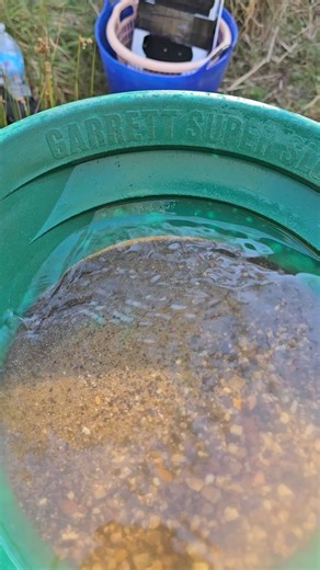 The serious sluicing bussiness had been done, 10 buckets, lots of gold! #100bucketchellange #challenge #goldmining #sluicebox #sluicing | Vo-Gus Prospecting