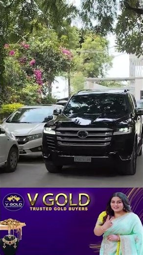 Producer Nag Vamsi And Writer Prasanna kumar bezawada Visit Ravi Teja's House | Mahaa Max