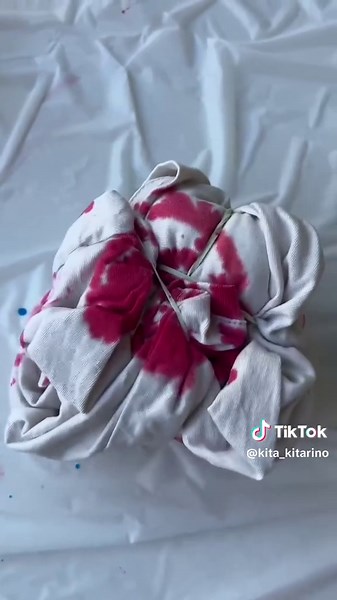 Batik Shirts gestalten mit Kita-Kindern im Sommer