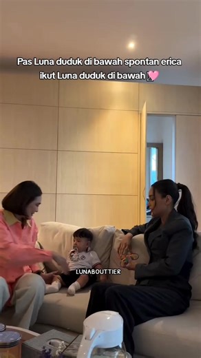 Reaksi Luna saat Erica Duduk di Bawahnya