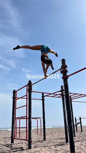 belu on Instagram: "Gracias 2025 por todo lo que me enseñaste, incluso lo que dolió… Por las veces que tuve que ser fuerte aún sin ganas, por lo que fue, dejó de ser y por lo que se viene 🫶🏻 Recibo el nuevo año con mucha más fortaleza, madurez, amor propio y ganas de ser aún mejor (en todo ámbito) Feliz año a todos familia, gracias por su apoyo incondicional y por ser un motor grande de inspiración para mi, espero que tengan un bonito año 2026, a mutar chikilines bellos 🔥 #motivación #2026"