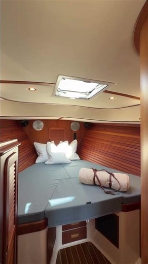 Experience Bellerophon: A Fully-Refit Hinckley Picnic Boat 37 (Hull #6)