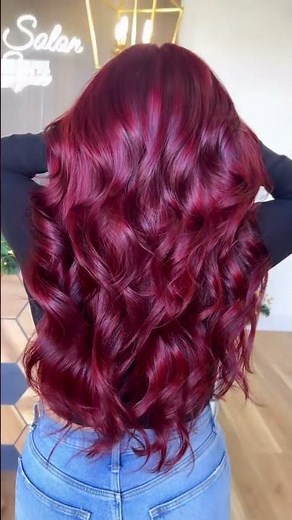 #CherryRedHair? 😍🍒 Crafted by #WellaPassionistas @glambydianav