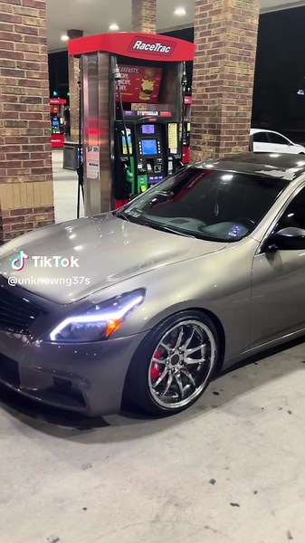 Infiniti G37 Car Features and Performance Review