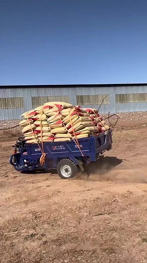 132K views · 3.7K reactions | Check to see if what you are pulling is real. The tires are all bursting #reelsviralシ #reelsforyou #reelsfbpage #reelsfyp #reelkarofeelkaro #reelsvideos #reelschallenge #reelsofinstagram #reel | incident news | Facebook