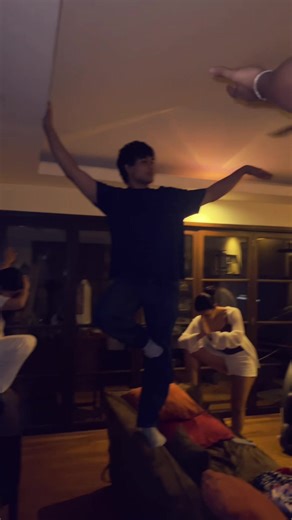 Mannequin Challenge: A Look Back at 2016 Trends