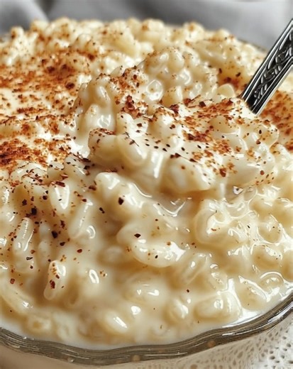 🍚✨ Old Fashioned Rice Pudding A Creamy Classic Comfort Dessert 💛 Warm, silky, and sweetly nostalgic, this Old Fashioned Rice Pudding brings together tender rice, creamy milk, and a touch of vanilla for the coziest dessert bowl. Served warm or chilled, it’s a timeless homemade treat that tastes like pure comfort in every spoonful. Ingredients • 3/4 cup uncooked white rice • 1 1/2 cups water • 2 cups whole milk, plus 1/2 cup reserved • 1/3 cup granulated sugar • 1/4 teaspoon salt • 1 large egg, 