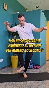 NON È SOLO UN PROBLEMA DI EQUILIBRIO. È UN MESSAGGIO CHE IL TUO CORPO TI STA MANDANDO. 🤔 Ti capita di sentire le caviglie instabili, il bacino che scappa da un lato, il busto che ondeggia quando stai su una gamba sola? Quello non è solo “mancanza di equilibrio”. 🚨 È un campanello d’allarme. Significa che qualcosa nella tua postura non sta lavorando come dovrebbe. Magari il core è debole. Magari i glutei non fanno il loro dovere. Magari il tuo corpo si è adattato a compensare per troppo tempo… 