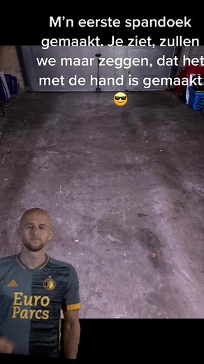 Eerste handgemaakte spandoek voor Feyenoord