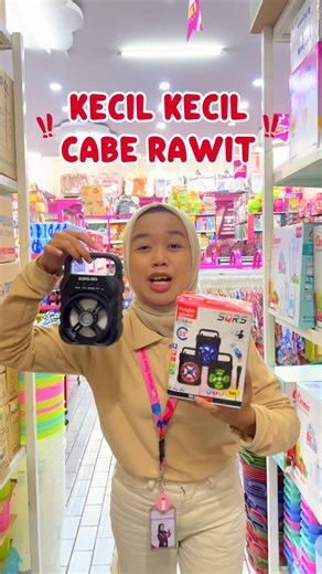 Khaira Official store on Instagram: "Kecil kecil cabe rawit! Speaker ukuran kecil tapi suaranya berisik😱😱 Ini dia speaker yang bisa keliling komplek dengan suara yang menggelegar tapi ringan di bawa kemana mana. Cocok banget buat bangunin sahur nanti di bulan ramadhan atau nemenin ronda biar ga kesepian hihi… Hari ini restock dua type yang satu kecil, yang satu lagi kecil banget 😋 ayah bunda pilih yang mana? Grecep beli sebelum kehabisan…"
