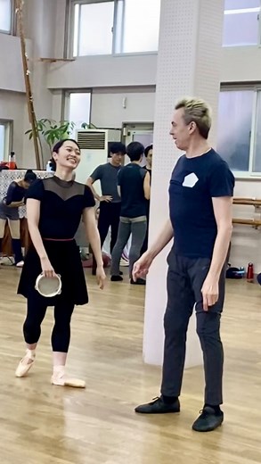 松浦景子(けっけ)🎀バレリーナ芸人 on Instagram: "大盛況だった豪華バレエダンサー大集結の マラーホフ版「白鳥の湖」 只今オンライン配信チケット発売中❤️ しかも破格の2500円！！！！😲 貴重な公演をぜひご覧ください★ 詳細はこちらから▶ @atelieryoshino #アトリエヨシノ #白鳥の湖 #マラーホフ さん #バレエ大好き #吉本新喜劇 #新喜劇 #バレリーナ芸人 #バレエ芸人 #松浦景子 #けっけちゃんねる #バレエ #クラシックバレエ #ballet #balletdancer #ballerina #balletlove#balletlover #balletgirls #balletcostumes #swanlake #swanlakeballet"