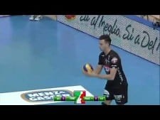 Taylor Averill huge block :: Volleybox