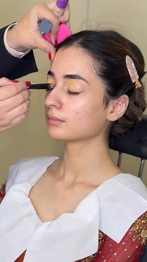 87 reactions | Tutorial of our red bridal look 爵 Details: Dress @saranaqviofficial Jewellery @sharif.jeweller #makeup #baraat #walima #lahore #pakistanfashion #pakistaniwedding #bridalcampaign #bridetobe #lahoreweddings | Makeup studio by IZZA | Facebook