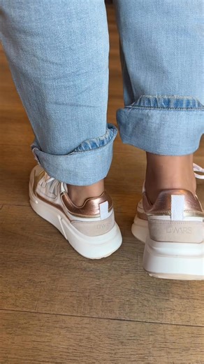 ☀️☀️Sneakers DWRS nu 50% korting! Kun je alleen voor bellen zijn nu 75 euro alleen 37 en 38 beschikbaar. Blouse Bruuns Bazaar van 199 nu 99 deze staat ook online, laatste tassen Guess nu ook 50% korting ook deze staan online…, check het snel Dejacque.nl | Dejacque