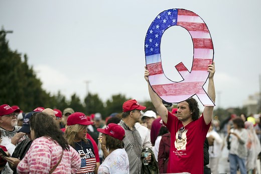 QAnon, cette théorie du complot qui s'immisce dans la politique américaine | RTS