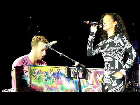 Rihanna ft Coldplay Live acoustic Umbrella @ Paris Stade de France
