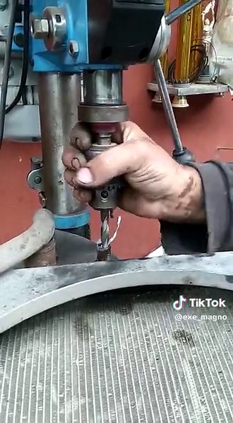 Reparación de Radiador Toyota Hilux: Sellado del Conducto de Agua